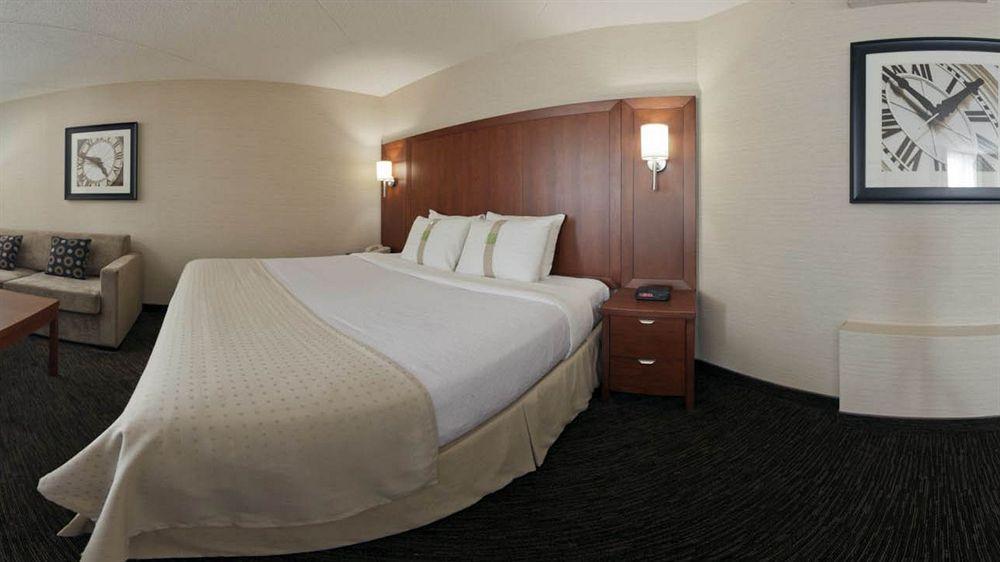 Holiday Inn Oakville Centre By Ihg Экстерьер фото
