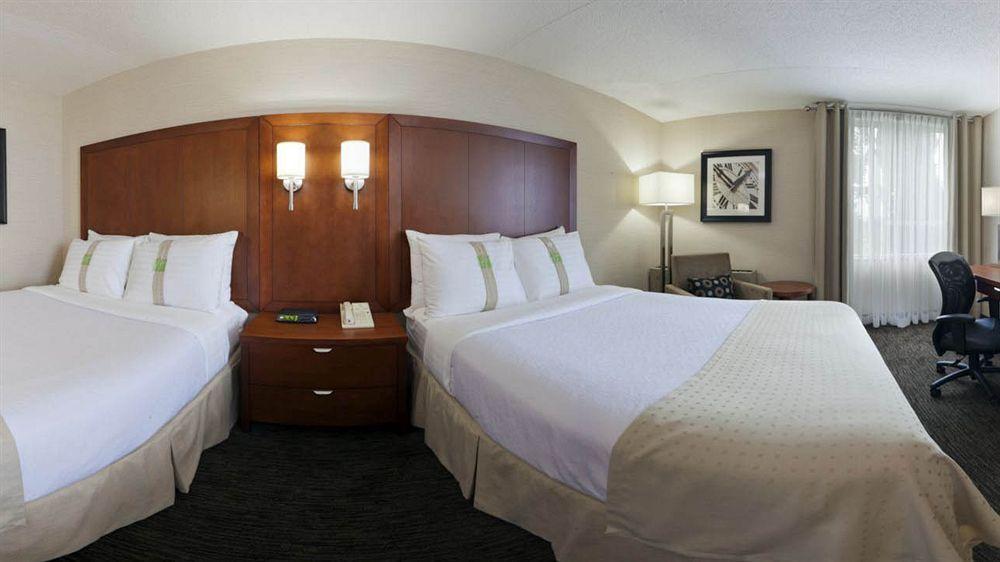 Holiday Inn Oakville Centre By Ihg Экстерьер фото