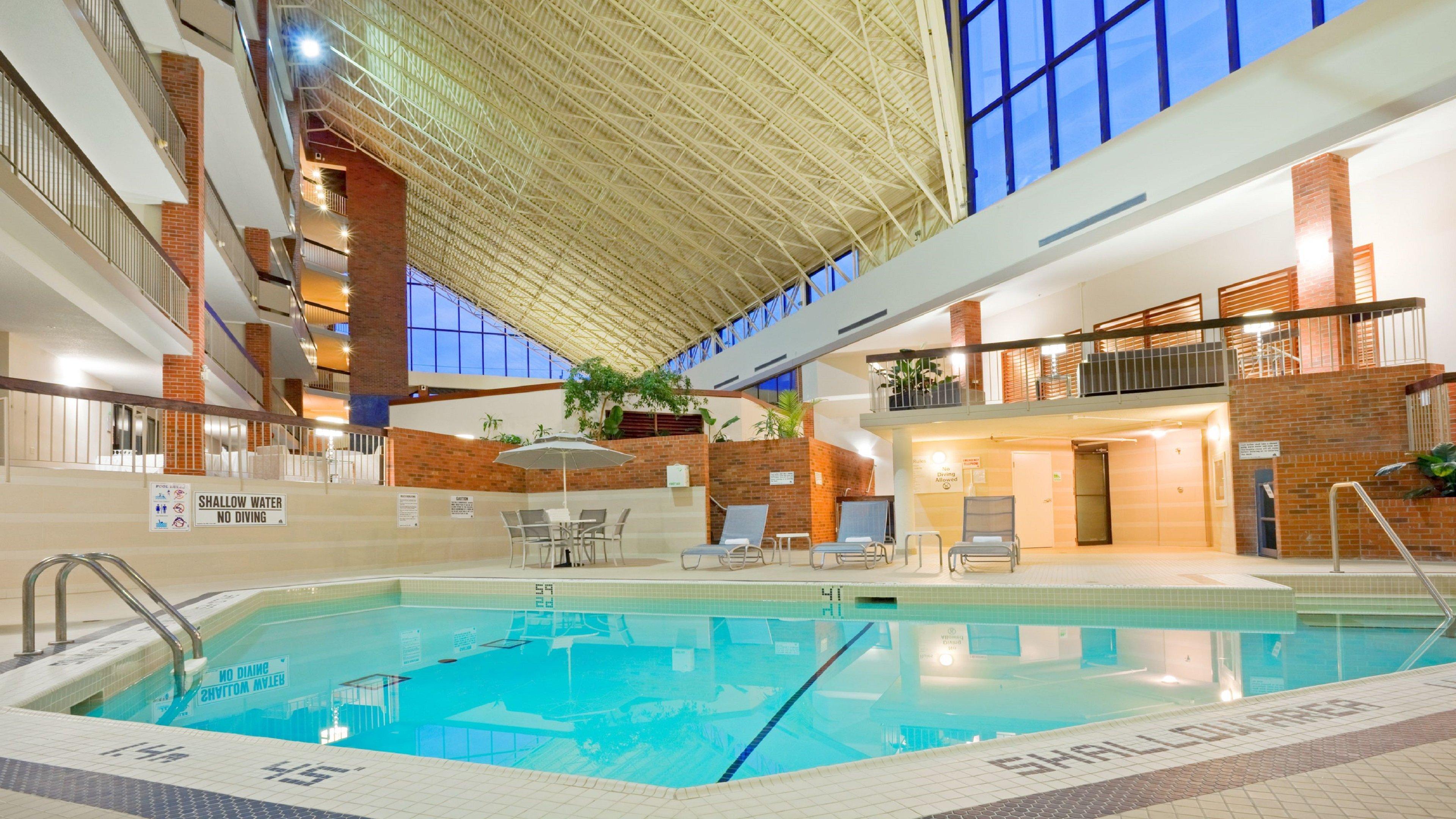Holiday Inn Oakville Centre By Ihg Экстерьер фото