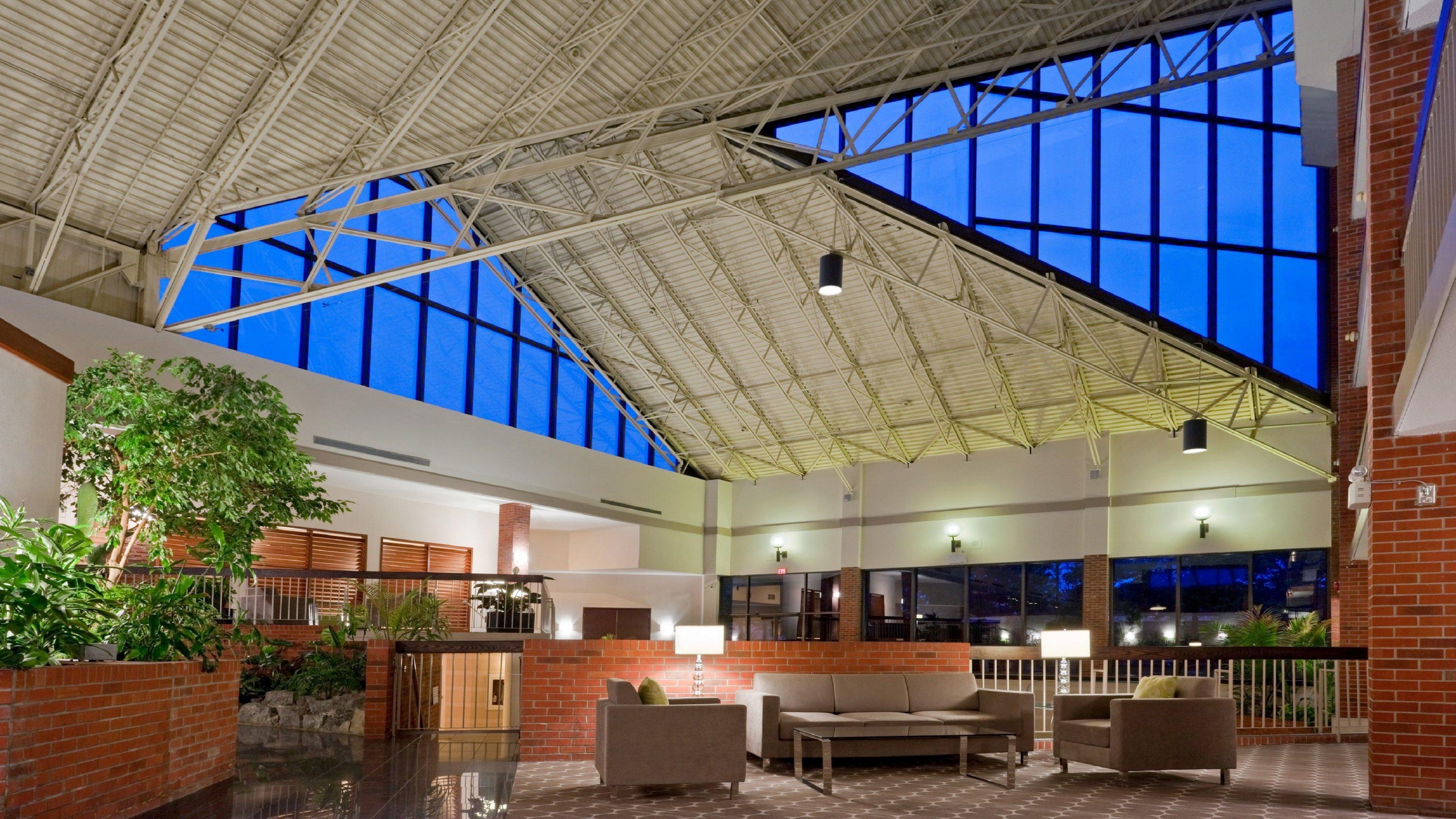 Holiday Inn Oakville Centre By Ihg Экстерьер фото