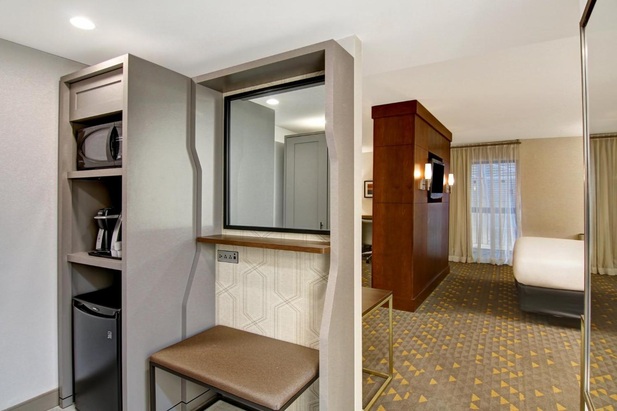 Holiday Inn Oakville Centre By Ihg Экстерьер фото