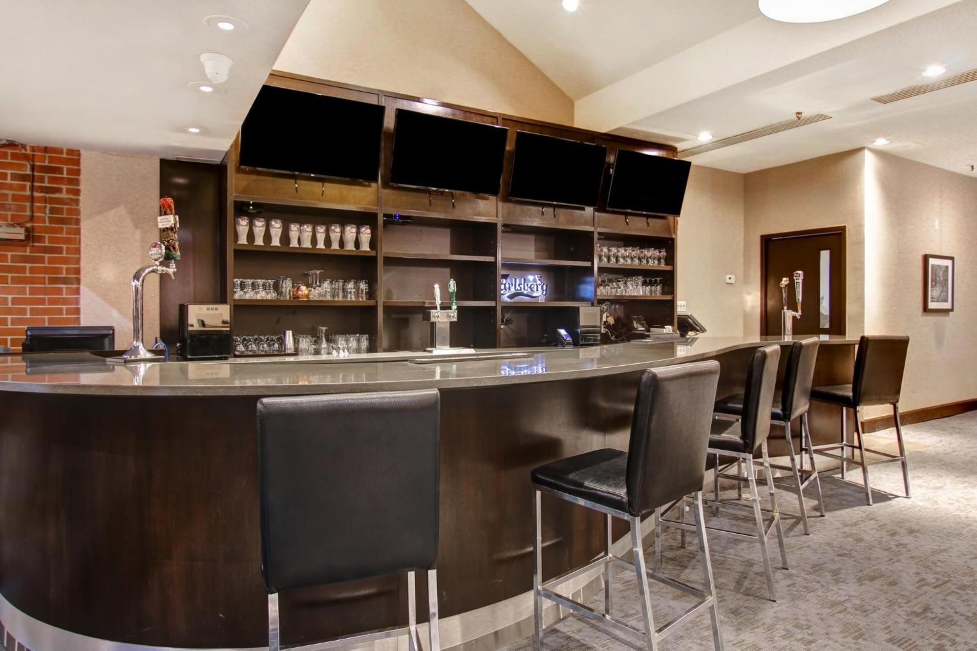 Holiday Inn Oakville Centre By Ihg Экстерьер фото