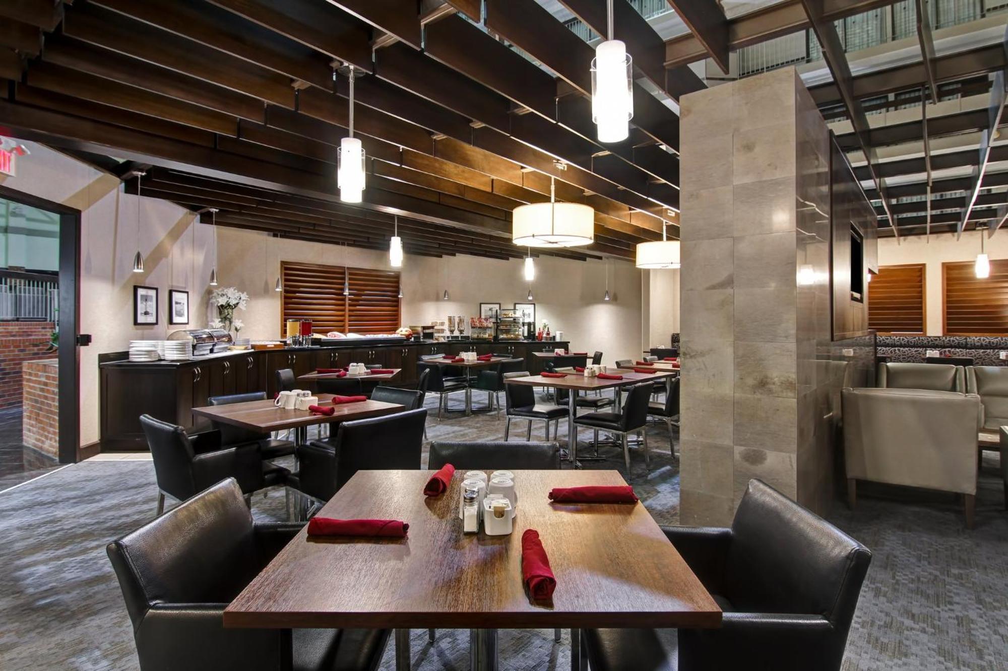 Holiday Inn Oakville Centre By Ihg Экстерьер фото