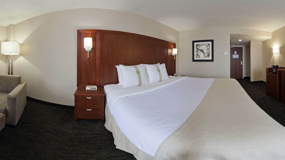 Holiday Inn Oakville Centre By Ihg Экстерьер фото