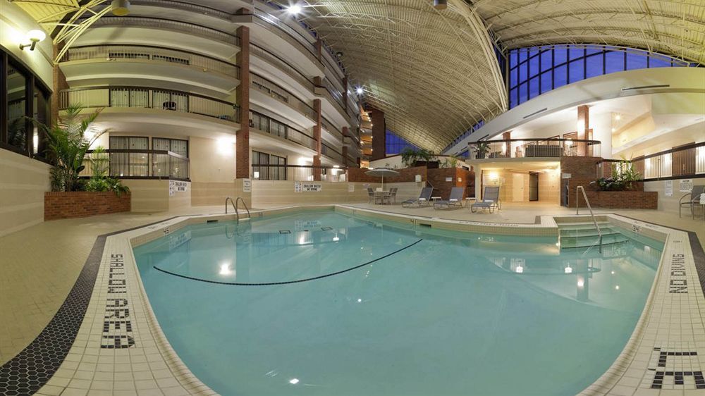 Holiday Inn Oakville Centre By Ihg Экстерьер фото
