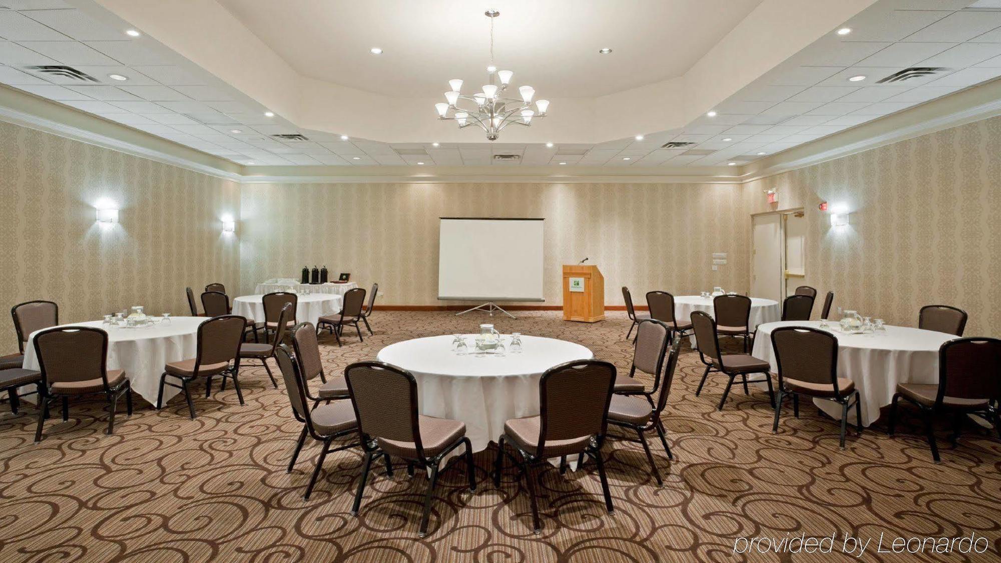 Holiday Inn Oakville Centre By Ihg Удобства фото
