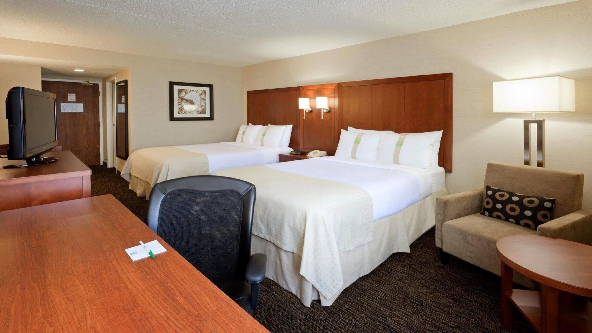 Holiday Inn Oakville Centre By Ihg Экстерьер фото