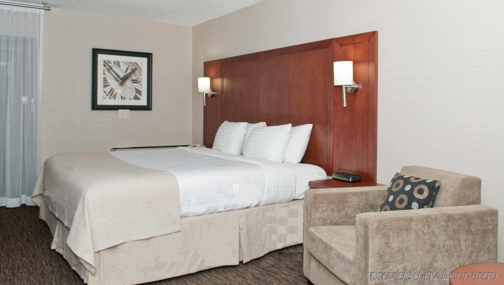 Holiday Inn Oakville Centre By Ihg Экстерьер фото
